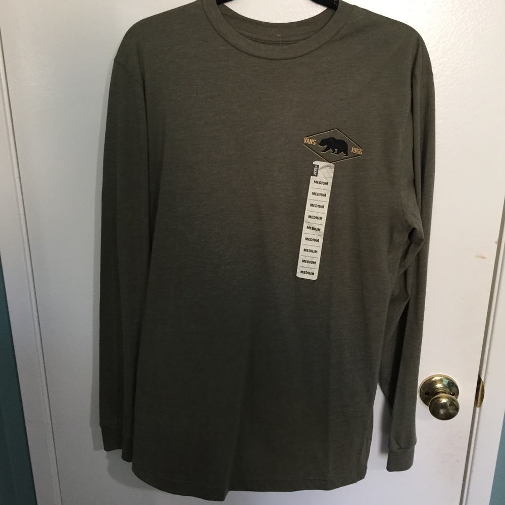 VANS LONG SLEEVE SHIRT FOR MEN. NEW WITH TAGS.